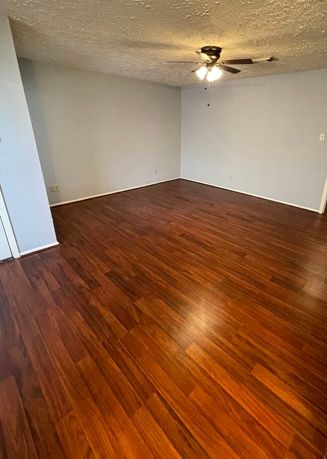 Building Photo - 16026 Highlander Dr