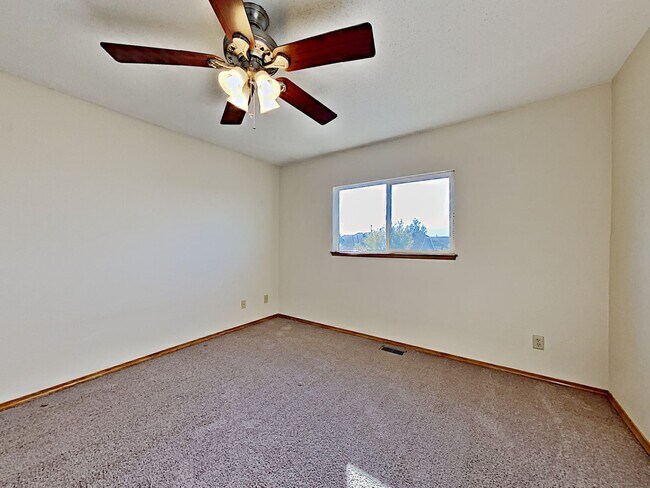 Building Photo - 2185 Sage Grouse Ln