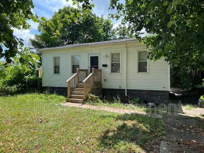 Primary Photo - 13316 Chapelside Ave