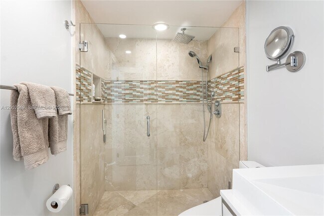 Building Photo - 3140 S Ocean Dr