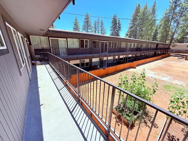 Building Photo - Pet friendly 1 bed apartment in South Lake Tahoe