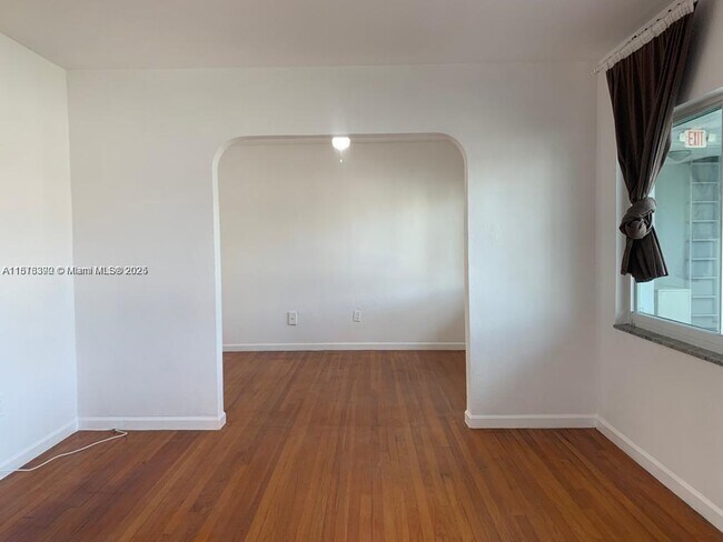 Building Photo - 7207 Bay Dr
