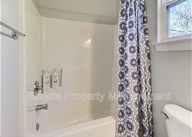 Building Photo - 618 S 3rd St