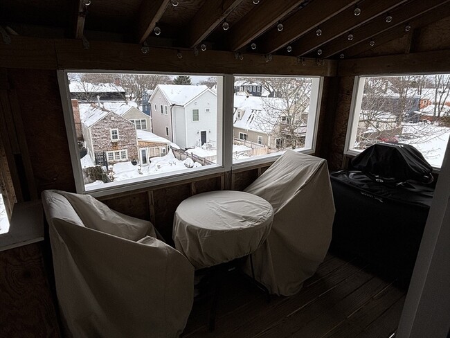 Building Photo - 5 Horton St