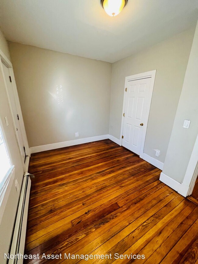 Building Photo - 3 br, 1 bath House - 10 Westcott St. Unit 2