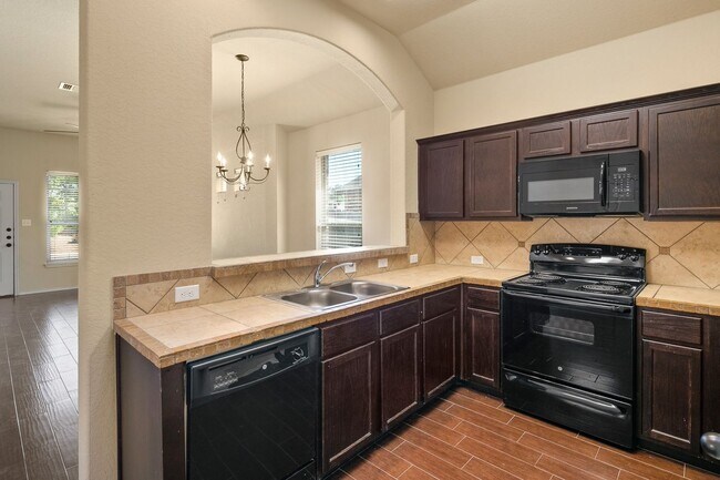 Building Photo - Beautiful 3 Bedroom Duplex Located in New Braunfels, Texas!
