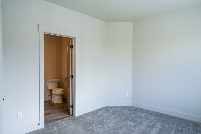 Building Photo - 2148