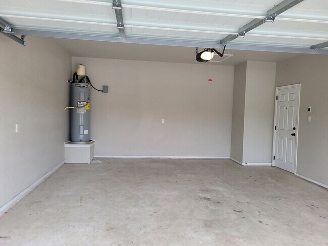 Building Photo - 3/2 Duplex in Seguin