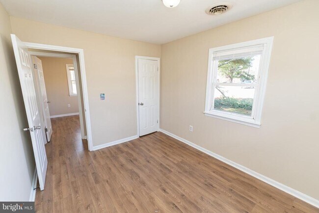 Building Photo - 504 Plover Rd