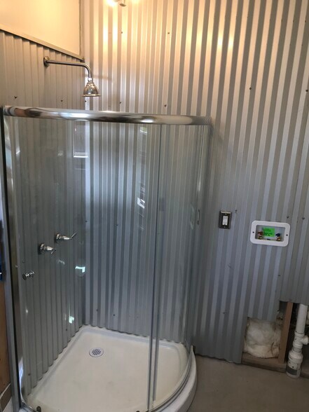 2nd shower - 260 Halferty St