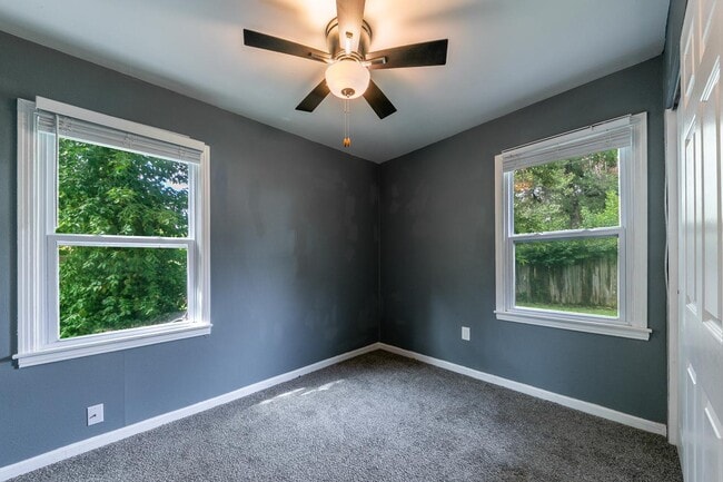 Building Photo - 2213 Blaker Dr