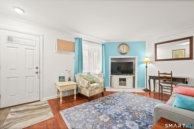 Building Photo - 237 Willow Springs