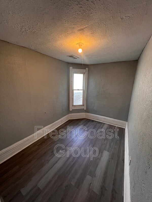 Building Photo - 3318 W 30th St