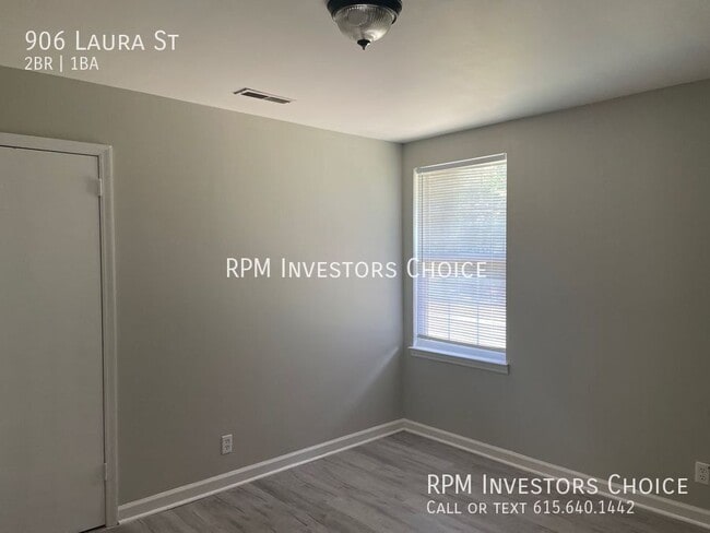 Building Photo - 906 Laura St