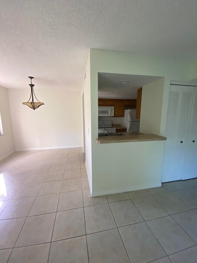 Building Photo - 2BD/2BA Condo