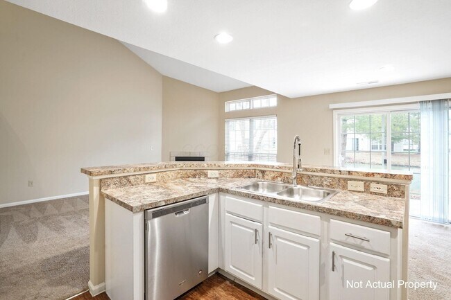 Building Photo - 5002 Stratford Pine Ln