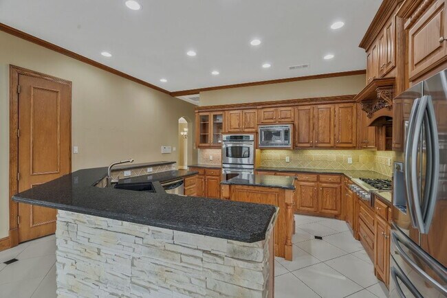 Building Photo - "Luxurious 5-Bed, 4-Bath Retreat in Grapevine - Expansive 4,428 Sq. Ft. Haven in Carroll ISD!"