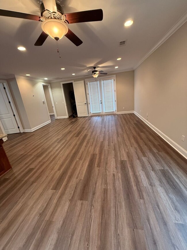 Building Photo - Park West