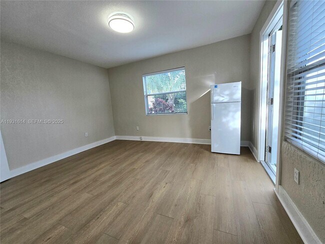 Building Photo - 13340 NE 16th Ave