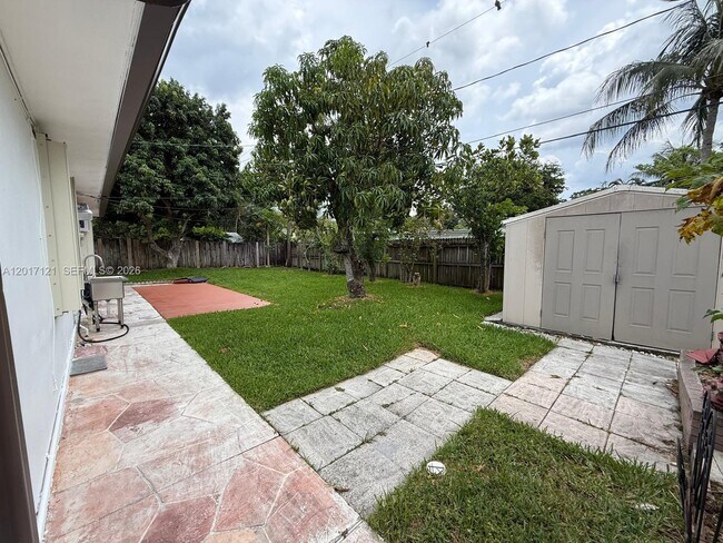 Building Photo - 2650 SW 13th Ave