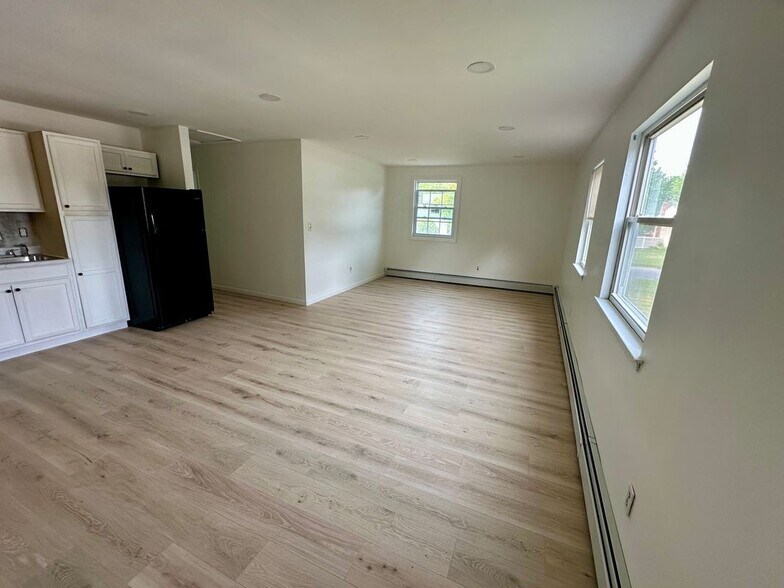 Building Photo - 12 Dundalk Rd