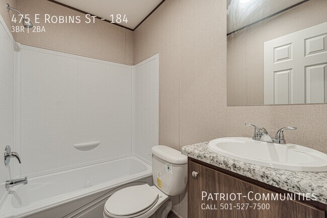 Building Photo - 475 E Robins St