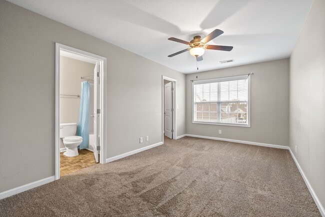 Building Photo - Updated Townhome near Tennova Hospital