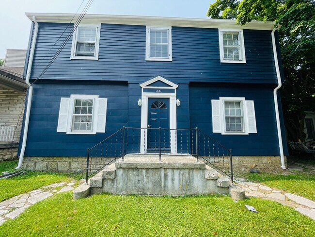 Building Photo - 221 W Todd St