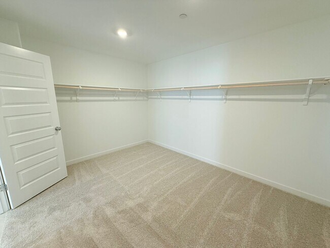 Building Photo - 10370 Bayson Wy