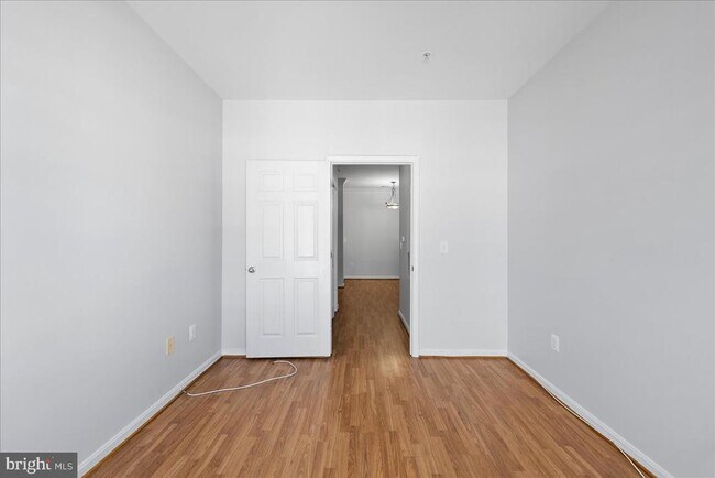 Building Photo - 4860 Eisenhower Ave