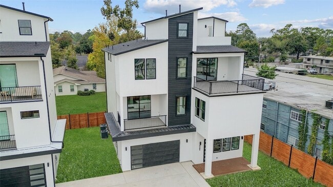 Building Photo - 6814 Hartland St