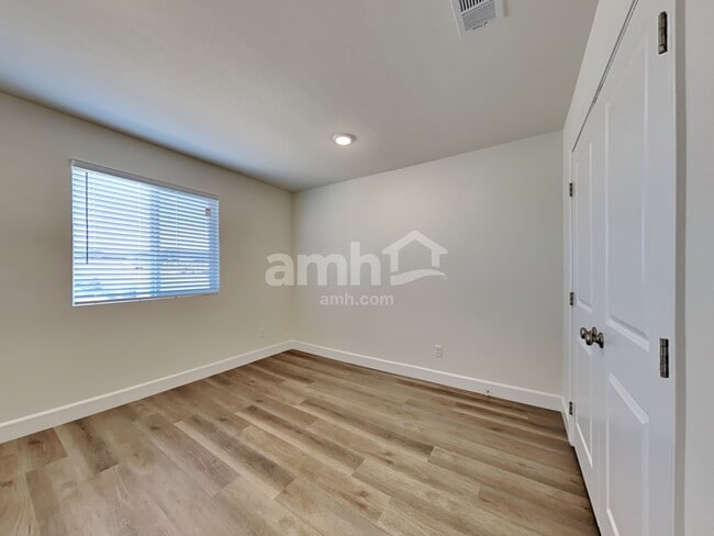 Building Photo - 127 Charmante Tulip Ln