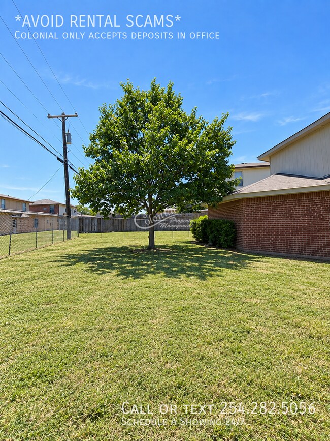 Building Photo - 2806 Leroy Cir