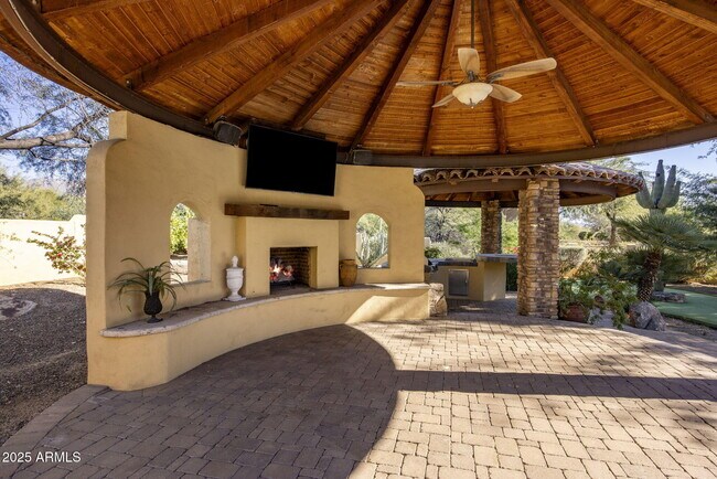 Building Photo - 9222 E Rimrock Dr