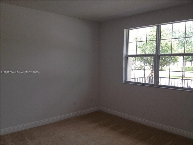 Building Photo - 983 SW 147th Ave