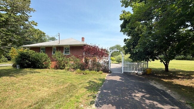 Building Photo - Move-In Ready 3-Bed, 2.5-Bath Home with a Beautiful Big Yard in Peaceful Jackson, NJ