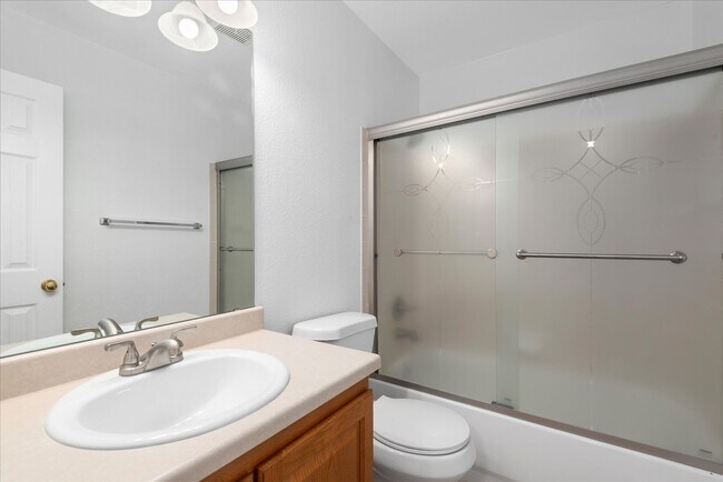 Building Photo - 9320 Cove Creek Dr