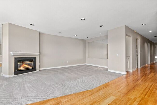 Building Photo - Enormous Waterfront Alki Condo w/ Stunning Views and Rare 2-Car Secure Parking