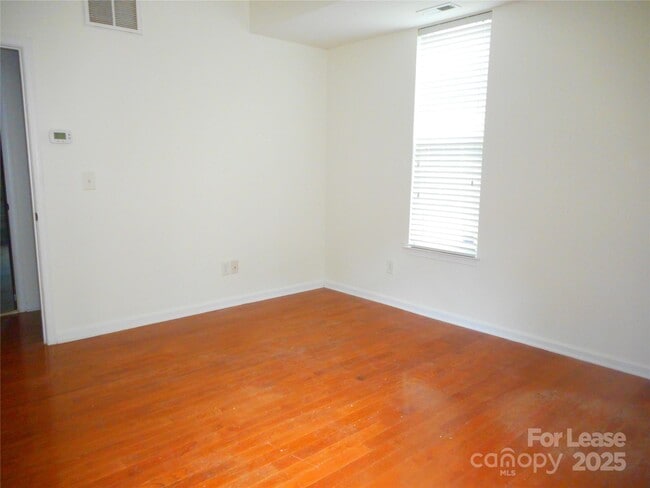 Building Photo - 257 N Irwin Ave