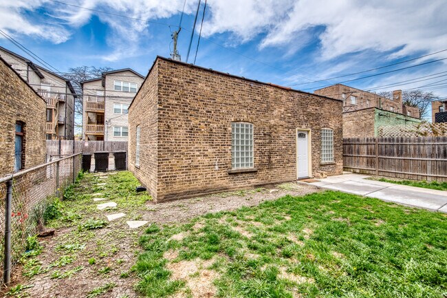 Building Photo - 4834 N Springfield Ave