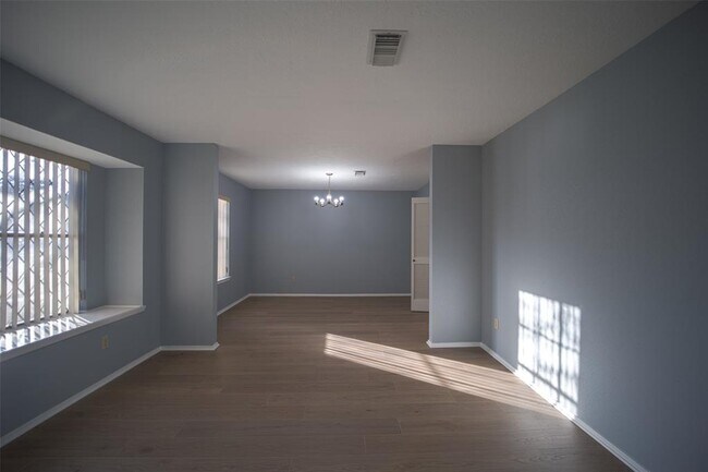 Building Photo - 2111 Landcircle Ct