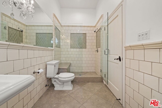 Building Photo - 4923 Amigo Ave