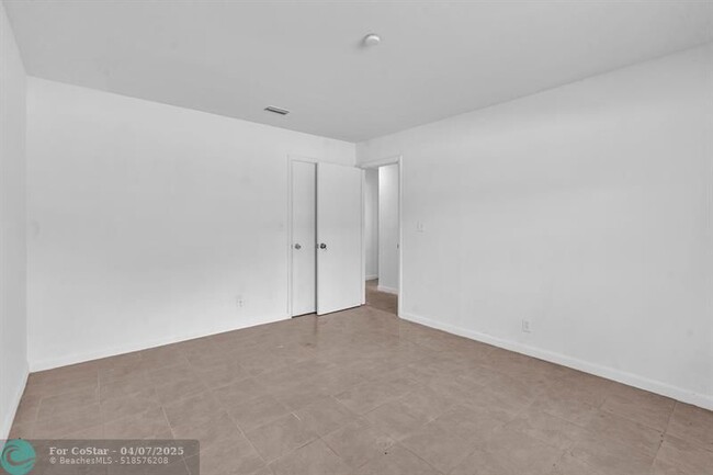 Building Photo - 5748 NW 27th Ct
