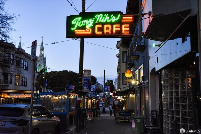 Building Photo - 5 Montague Pl