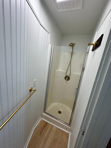 Building Photo - 537 Main St