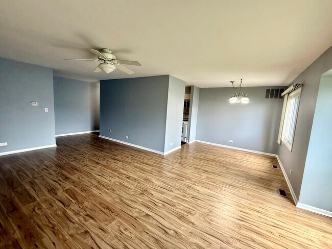 Building Photo - 3026 Roberts Dr
