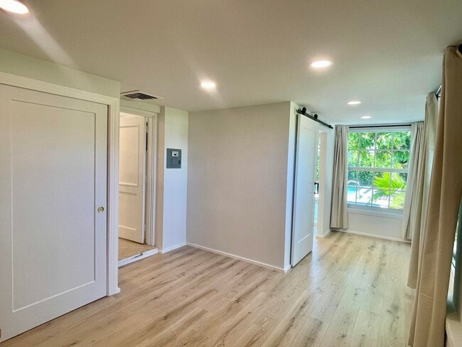 Building Photo - 360 Alhambra Pl