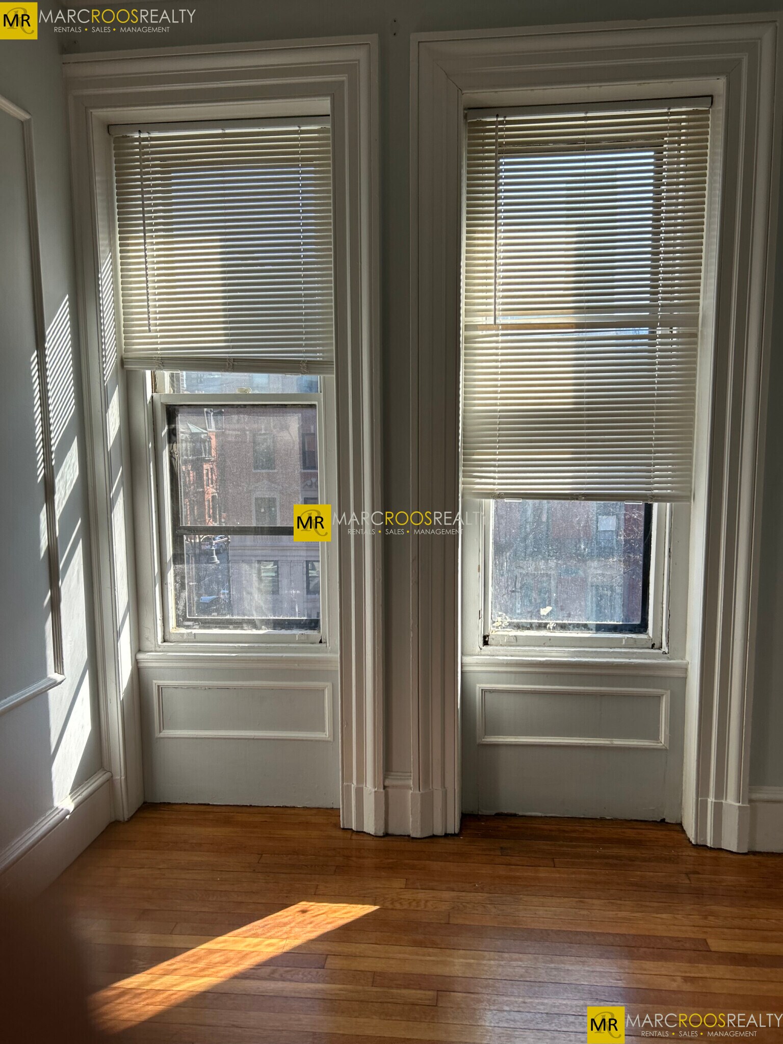 Building Photo - 406 Beacon St
