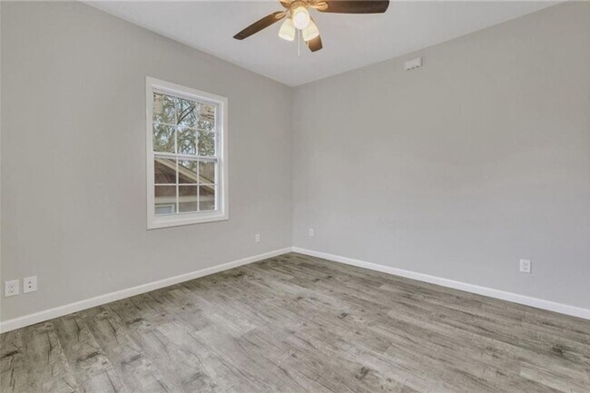 Building Photo - Live Near It All! 3 Bedroom Home in Midtown Savannah