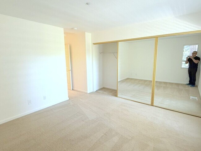 Building Photo - Fabulous Townhouse at Ashford Court - Close to BART, Downtown & Trails !